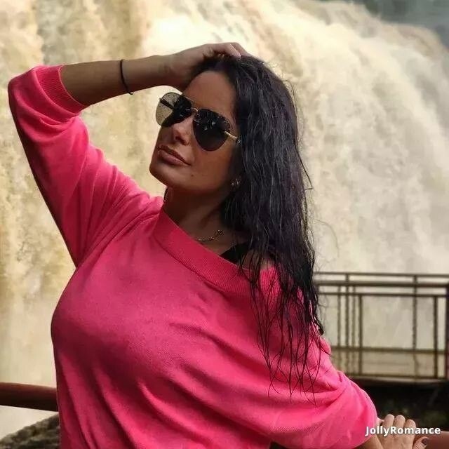 Natalia, 37